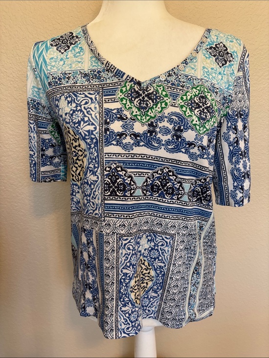Chico's Tops - Chico's Blue, White & Green V-Neck Patterned Short Sleeve Top